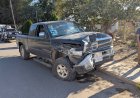 Camioneta provoca carambola y termina incrustada en una vivienda en Zacoalco de Torres